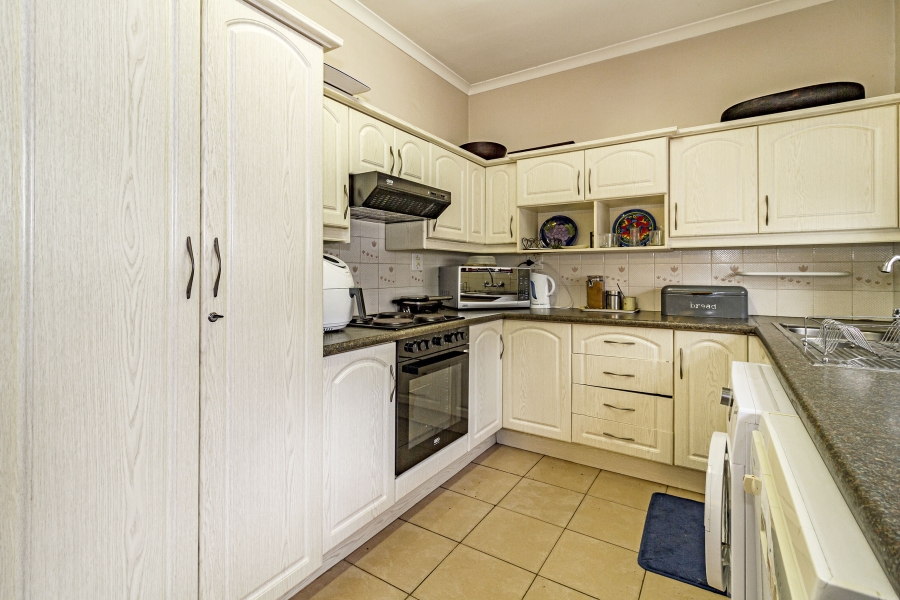 2 Bedroom Property for Sale in Helderberg Village Western Cape